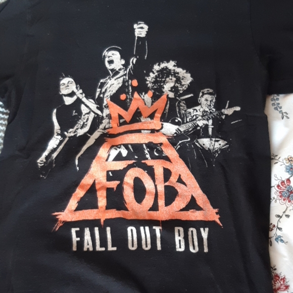 Fall Out Boy Concert Tee: Monumentour 2014 - Picture 2 of 4